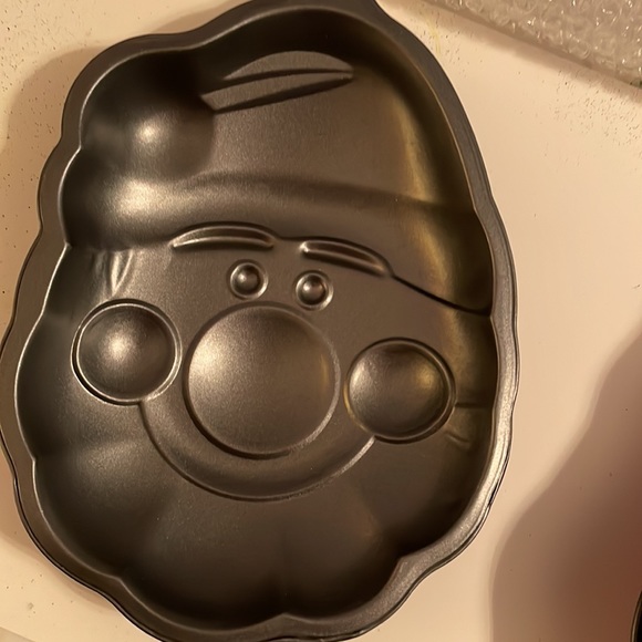 Santa Claus Face Cake Pan - Picture 6 of 10
